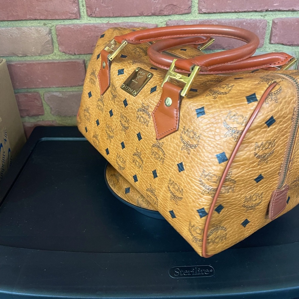 🔥
MCM
Logo 🔥Leather 🔥Printed 🔥Handle 🔥Bag🔥 - Picture 6 of 9